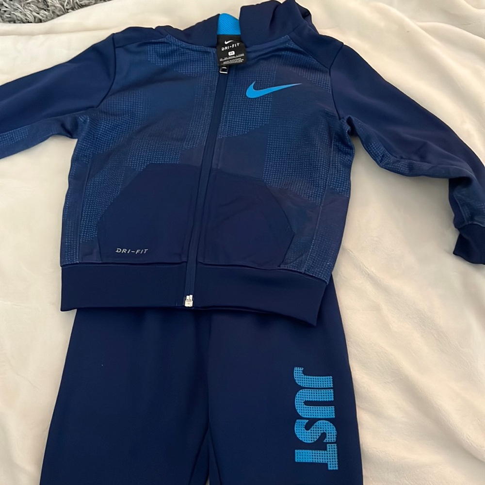 Boys Nike sweat shirt and pants